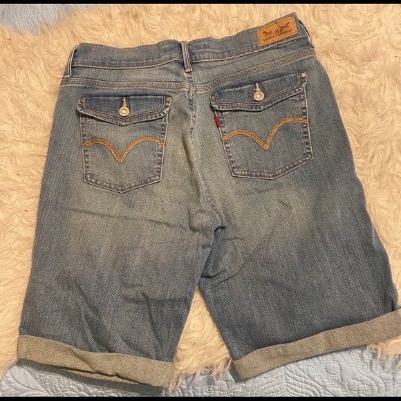 Levi Bermuda Shorts - Picture 3 of 4